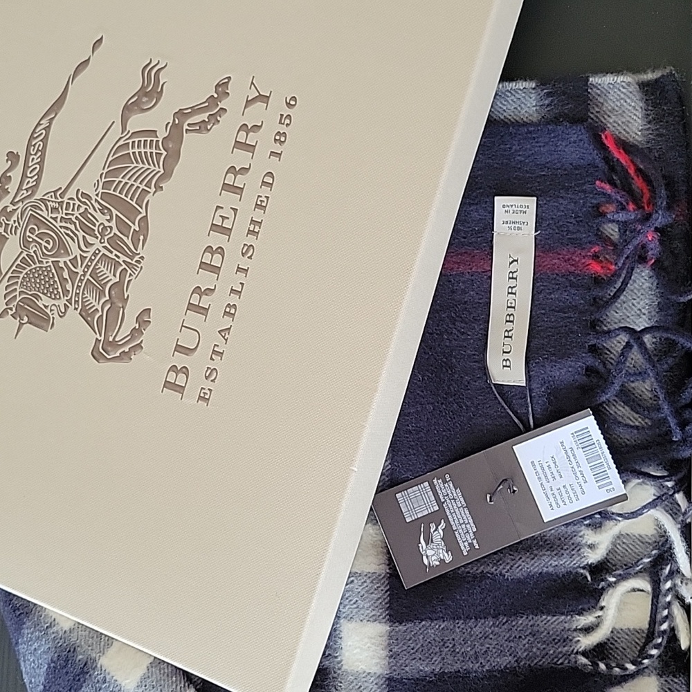 New! Burberry Giant Check Cashmere Scarf Navy Check NWT Gift Box